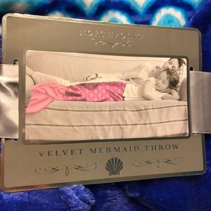 🧜🏼‍♀️NEW Velvet mermaid blanket